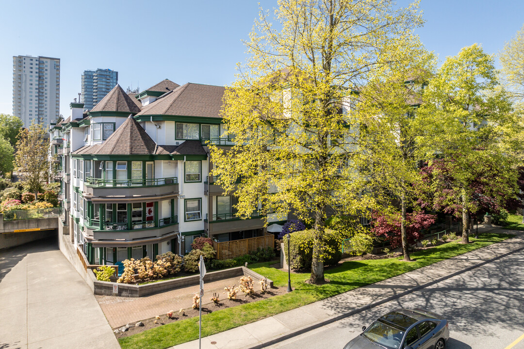 The Embassy in White Rock, BC - Building Photo