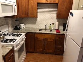 435 Hanover St, Unit 2d in Boston, MA - Building Photo