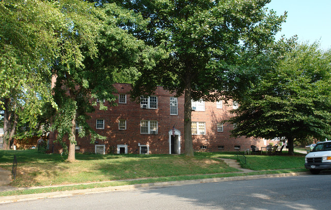 1200 Kenilworth St in Arlington, VA - Foto de edificio - Building Photo