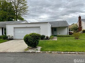 117 Ironwood Plaza in Monroe Township, NJ - Building Photo