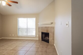 10471 Twin Circles Dr in Montgomery, TX - Building Photo - Building Photo