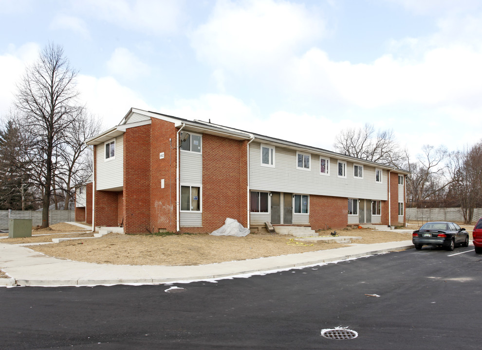 Paradise Manor Apartments in Ypsilanti, MI - Building Photo