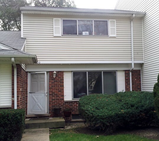 120 Beaconridge Dr in Bolingbrook, IL - Building Photo