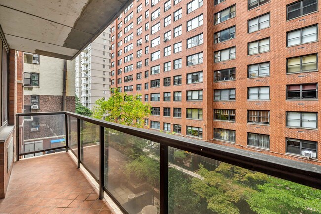 510 E 80th St in New York, NY - Building Photo - Building Photo