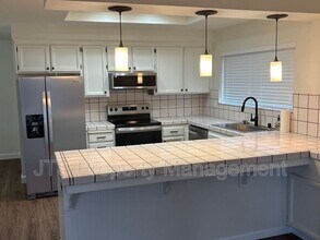 5140 Linda Lou Dr in Carmichael, CA - Building Photo - Building Photo