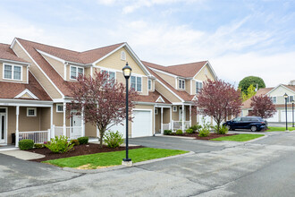 Endicott Woods Condominiums in Norwood, MA - Building Photo - Building Photo