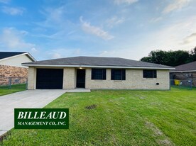 120 Sis Ln in Carencro, LA - Building Photo