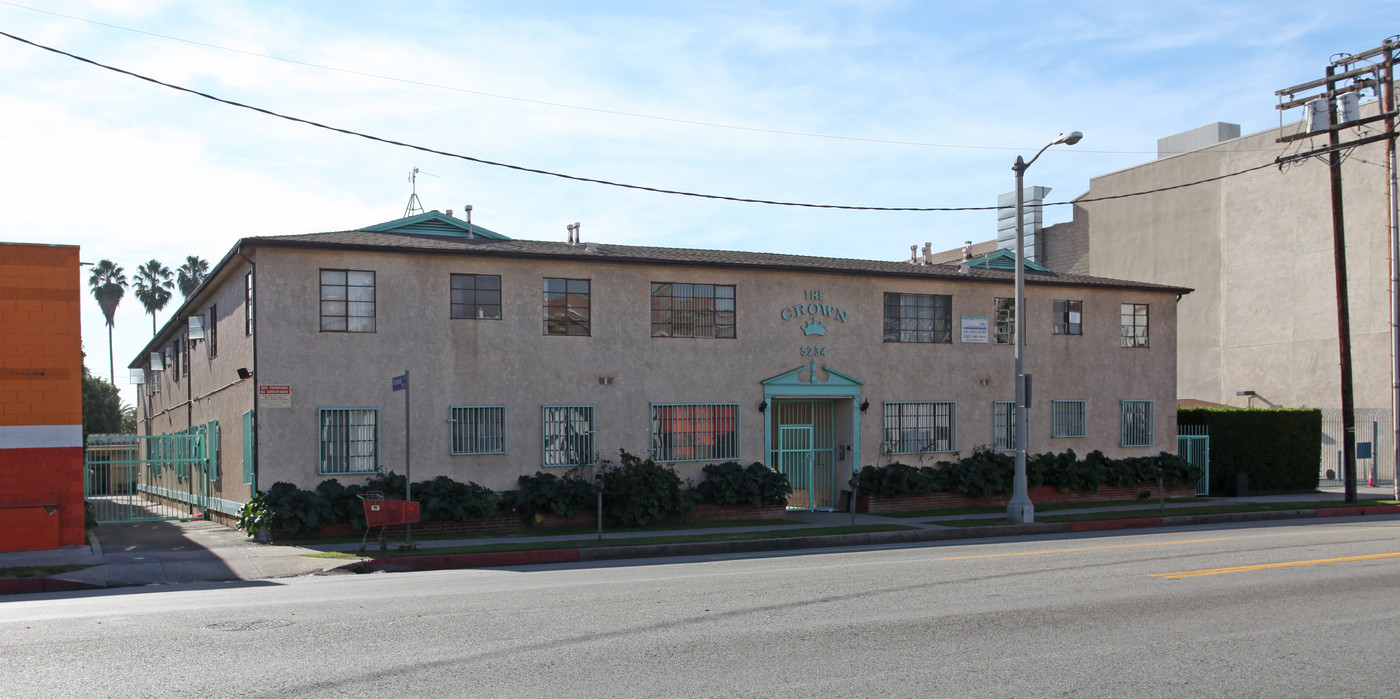 Leland Courts in Los Angeles, CA - Building Photo