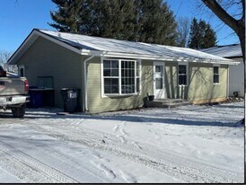 404 Mallard Rd in Winnebago, IL - Building Photo