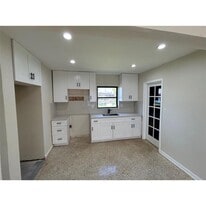 2020 SW 127th Ct in Miami, FL - Building Photo