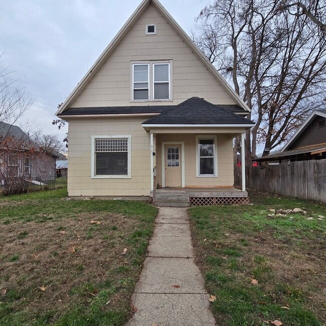 property at 617 W Main St