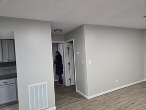 217 W 17th St in Higginsville, MO - Foto de edificio - Building Photo