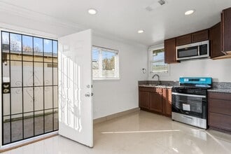 1639 W Roseburg Ave in Modesto, CA - Building Photo - Building Photo