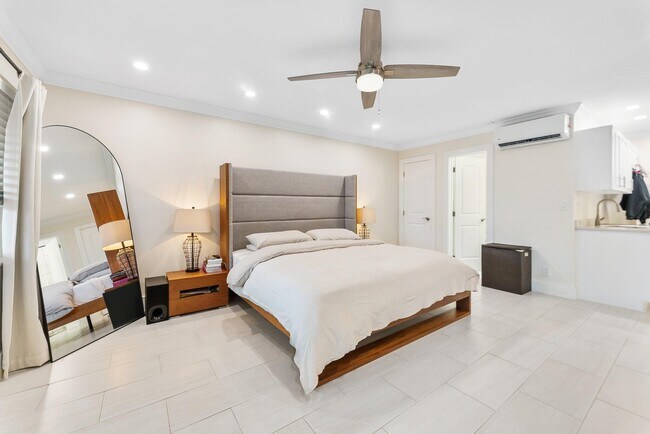 1706 NE 25th St in Wilton Manors, FL - Building Photo - Building Photo