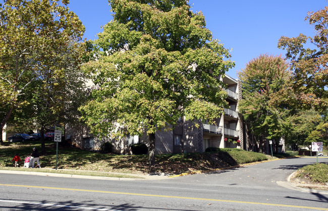 Landmark Terrace in Alexandria, VA - Foto de edificio - Building Photo