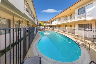 Raymond Court in Gardena, CA - Building Photo - Building Photo