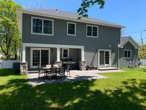300 Locust Ln in Roslyn Heights, NY - Building Photo - Building Photo