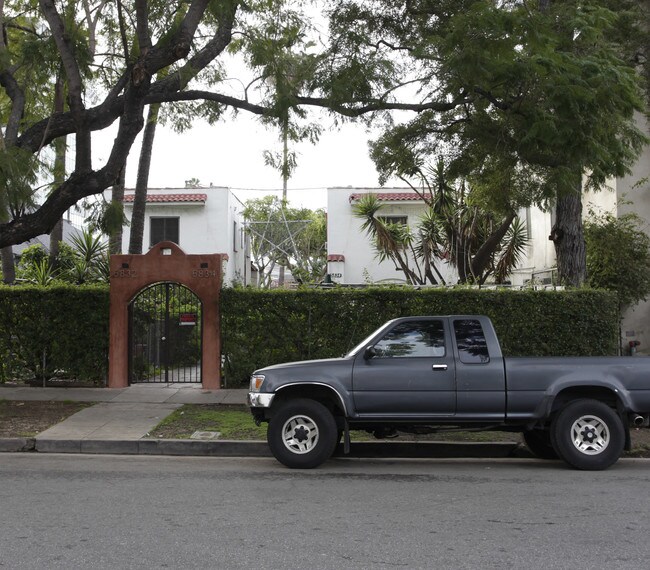 5832 Harold Way in Los Angeles, CA - Foto de edificio - Building Photo