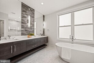 1217 Bainbridge St in Philadelphia, PA - Building Photo