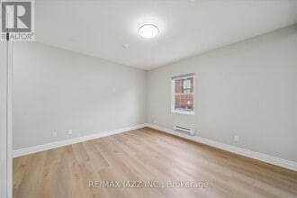 251 Simcoe St S in Oshawa, ON - Building Photo - Building Photo