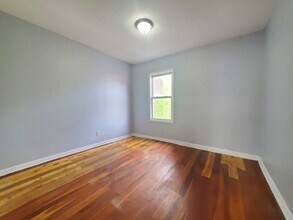 565 Ocean Ave, Unit 2 in Jersey City, NJ - Building Photo - Building Photo