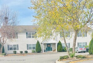 628 Marion Ln in Moosic, PA - Building Photo