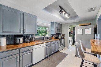 5260 NE 17th Terrace in Fort Lauderdale, FL - Building Photo - Building Photo