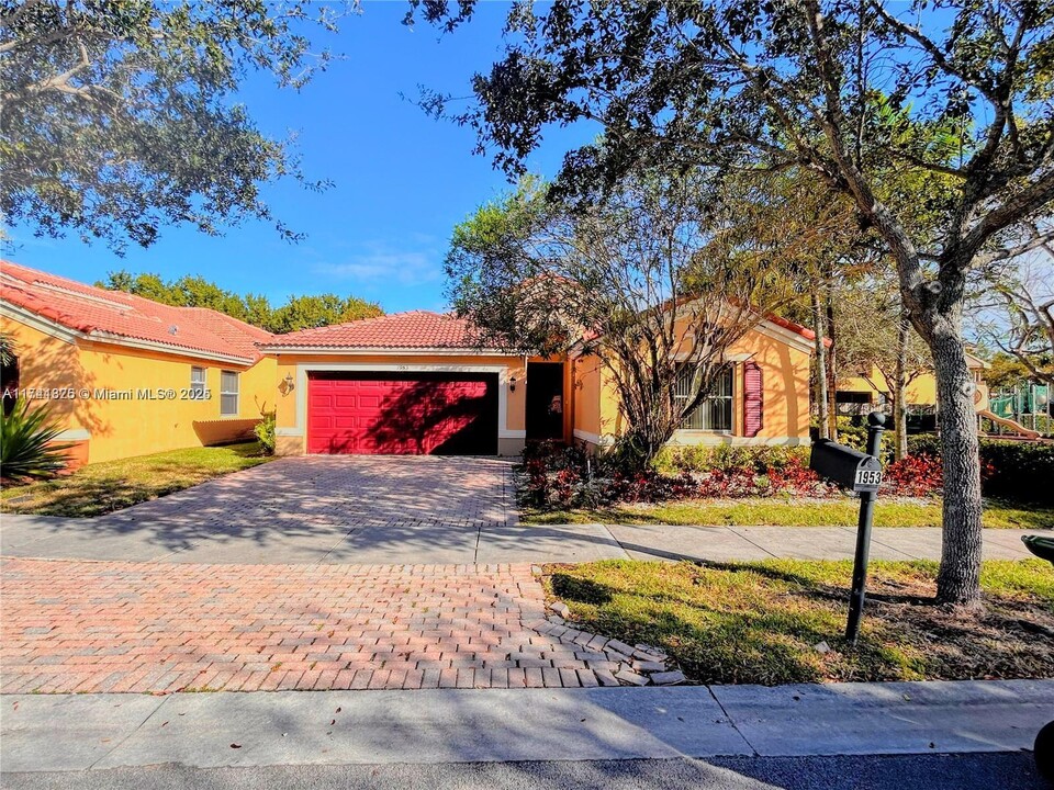 1953 NE 4th Ct in Homestead, FL - Building Photo