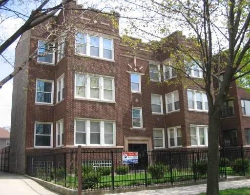 7431 S Paxton Ave in Chicago, IL - Building Photo