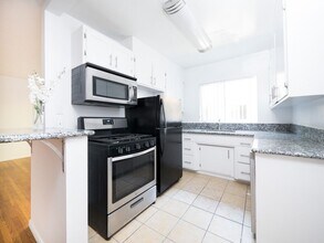 7245-51 Willoughby Ave in West Hollywood, CA - Building Photo - Interior Photo