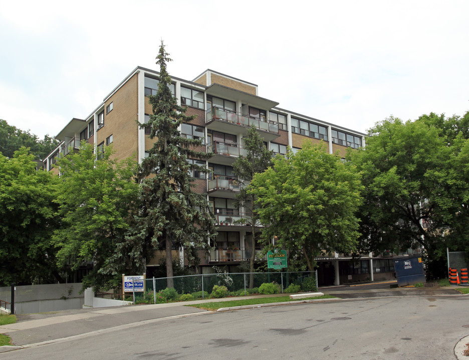 Essex House in Toronto, ON - Building Photo