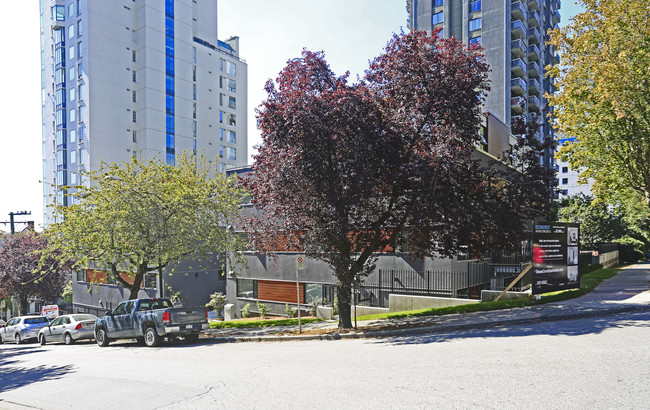 Oceancrest Apartments in Vancouver, BC - Building Photo - Building Photo