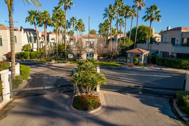 8989 E Gainey Center Dr in Scottsdale, AZ - Foto de edificio - Building Photo