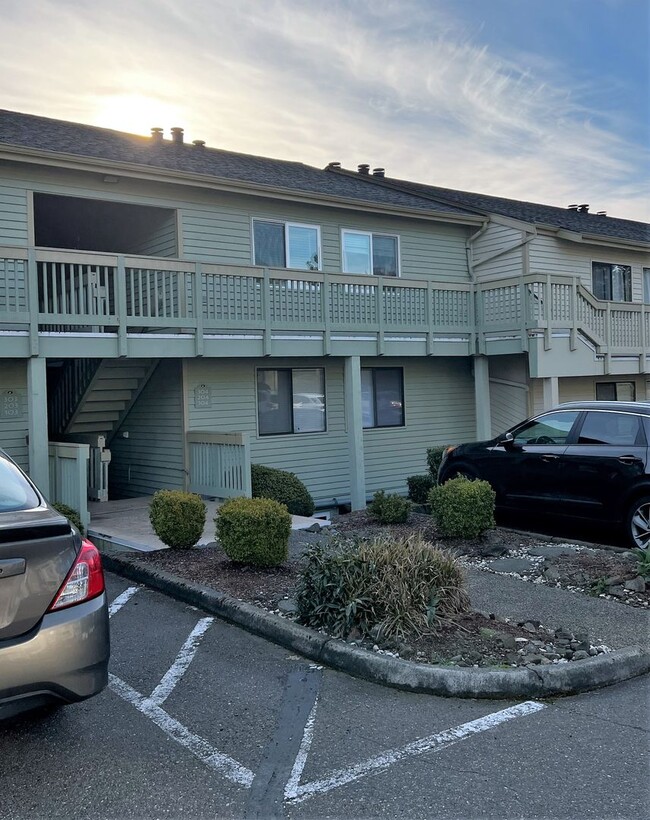 1750 W Sunn Fjord Ln in Bremerton, WA - Building Photo - Building Photo