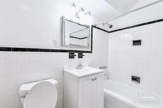 330e E 46th St in New York, NY - Building Photo - Building Photo