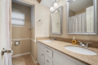 4719 S Lakewood Ave in Tulsa, OK - Building Photo - Building Photo