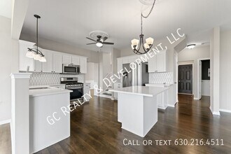 6711 Whisper Glen Dr in Plainfield, IL - Building Photo - Building Photo