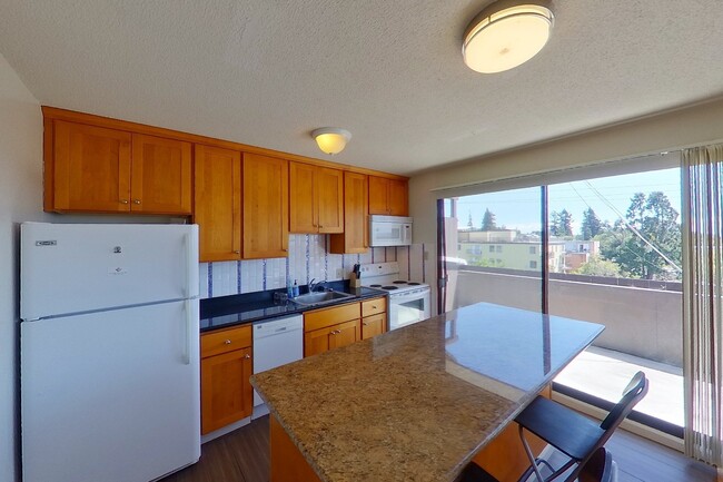 Parker House in Berkeley, CA - Foto de edificio - Building Photo
