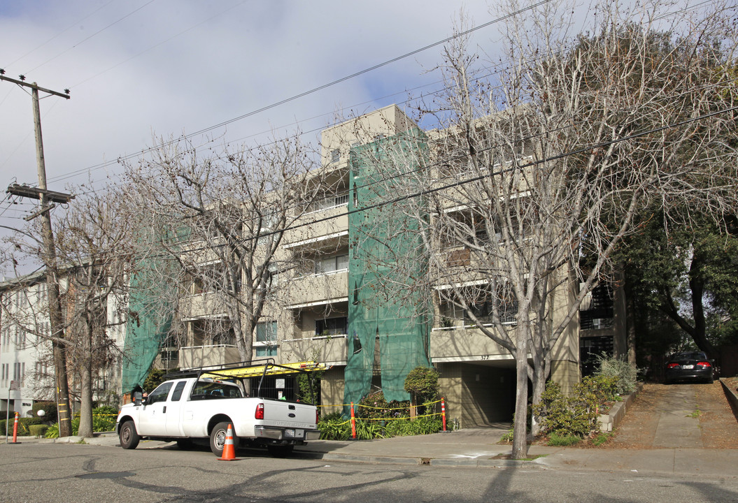 377 Palm Ave in Oakland, CA - Building Photo