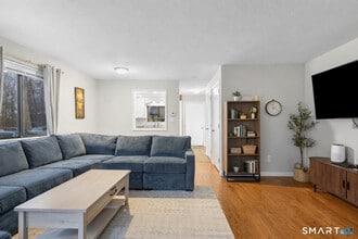 9 Avon Ct in Beacon Falls, CT - Building Photo - Building Photo