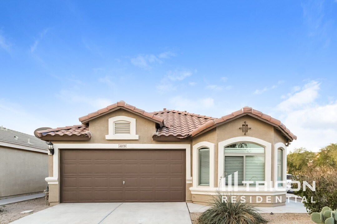 40179 W Thornberry Ln in Maricopa, AZ - Building Photo