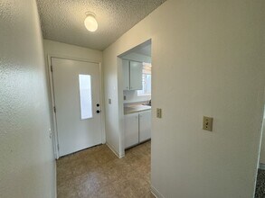 372-374-374 Annette Ct NE in Salem, OR - Building Photo - Building Photo