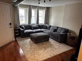 674 N Orleans St, Unit APT 1 in Chicago, IL - Building Photo