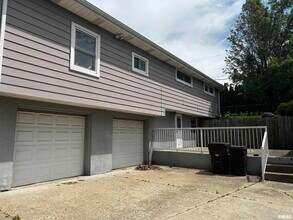 2114 W Westbrook Dr in Peoria, IL - Building Photo - Building Photo
