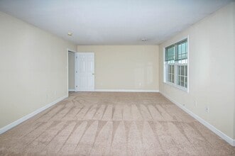 215 Springmont Dr in Wyomissing, PA - Building Photo - Building Photo