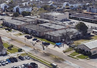 Winkler Drive in Houston, TX - Building Photo - Building Photo