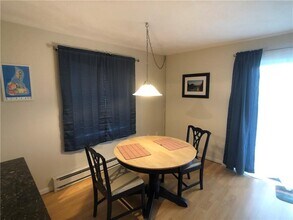 130 Purgatory Rd-Unit -4 in Middletown, RI - Foto de edificio - Building Photo