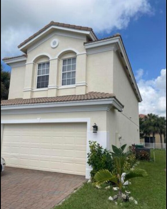 730 NW Leonardo Cir in Port St. Lucie, FL - Building Photo