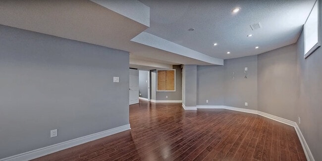 property at 21 Sandringham Dr