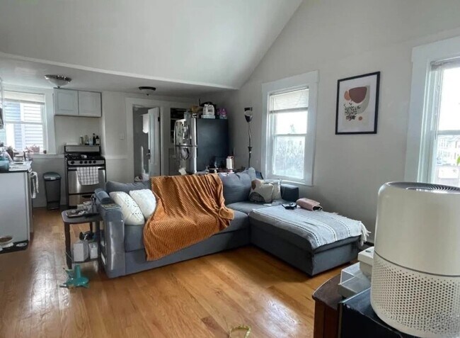 196 Hampshire St, Unit 3 in Cambridge, MA - Building Photo - Building Photo